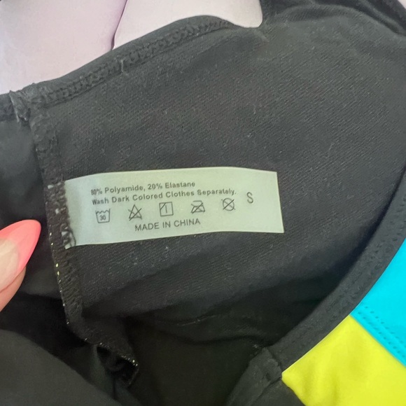 Zipper front, colorful one Piece - Picture 4 of 4